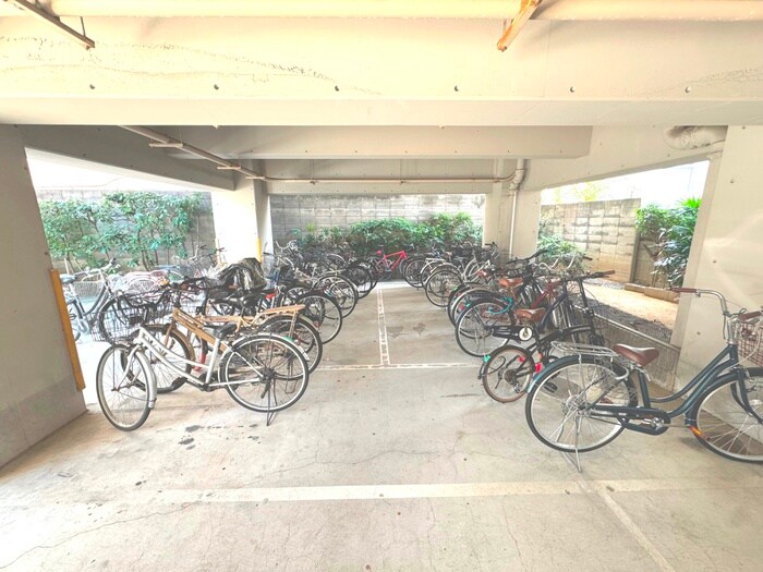 物件外観写真5　(駐輪場)
