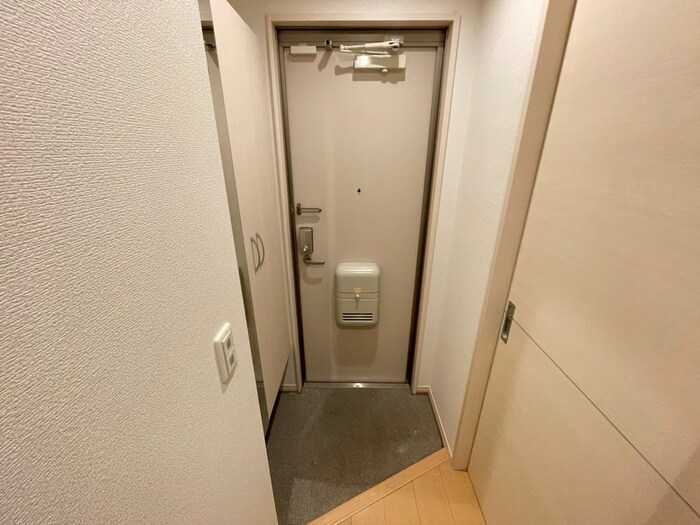 物件内観写真14　(玄関)