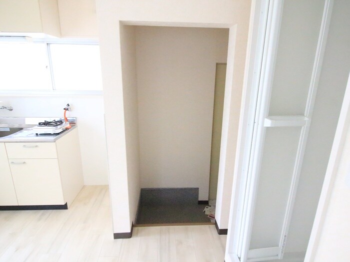 物件内観写真13　(玄関)