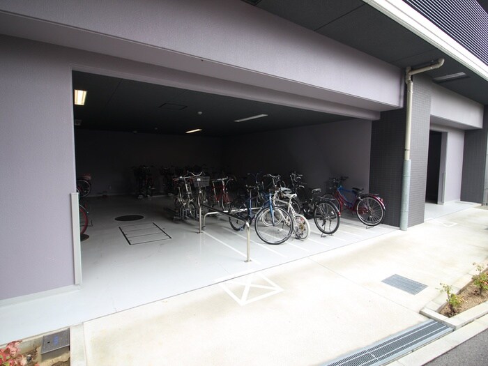 物件外観写真2　(駐輪場)