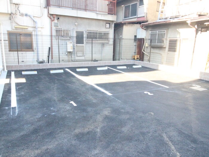 物件外観写真5　(駐車場)