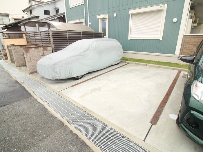 物件外観写真5　(駐車場)