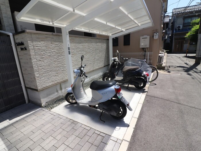 物件外観写真4　(駐輪場)