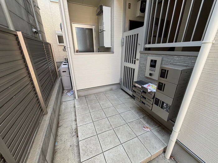 物件外観写真2　(エントランス部分)