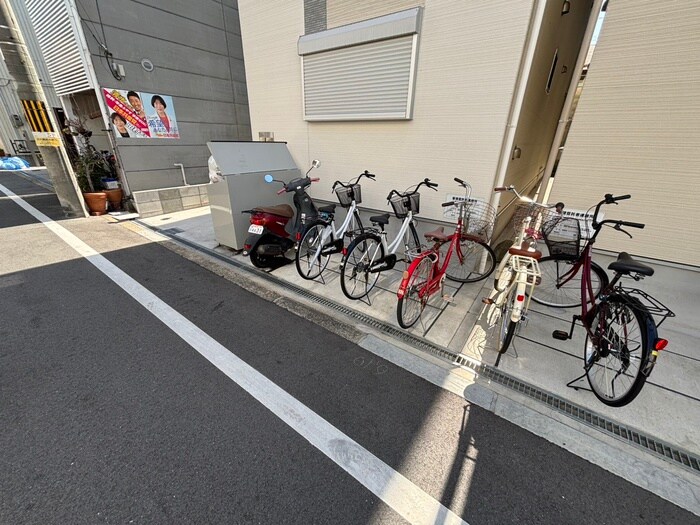 物件外観写真3　(駐輪場)