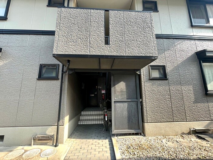 ハイカム－ル松井のエントランス部分