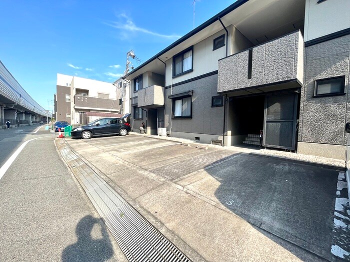 ハイカム－ル松井の駐車場