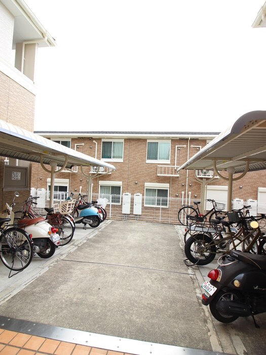 物件外観写真3　(駐輪場)