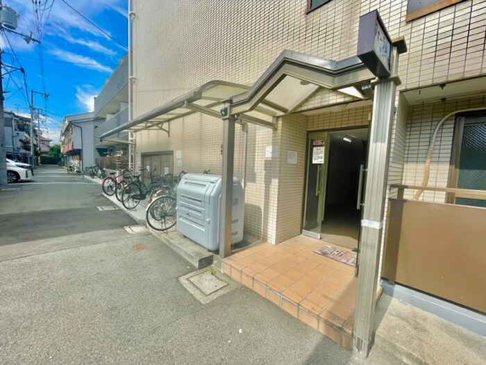 物件外観写真3　(エントランス部分)