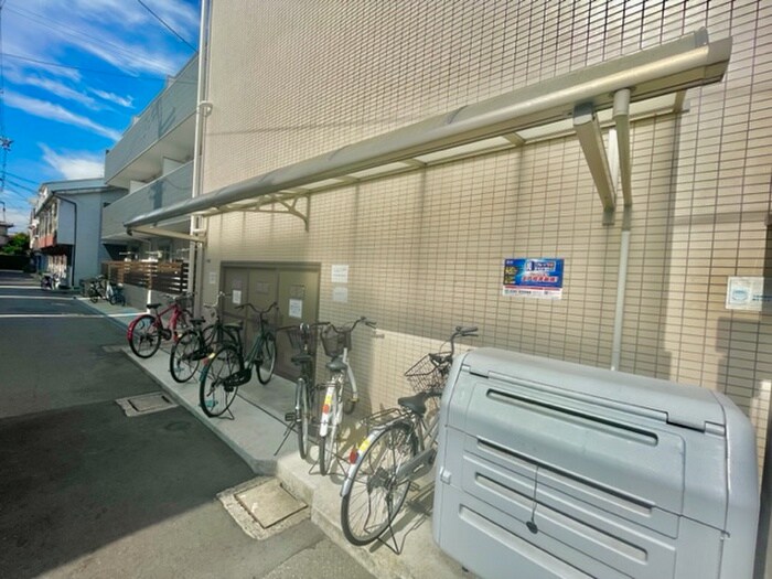 物件外観写真4　(駐輪場)
