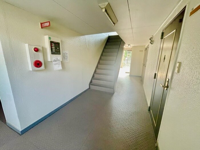 物件外観写真5　(エントランス部分)