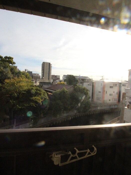 物件内観写真18　(室内からの展望)