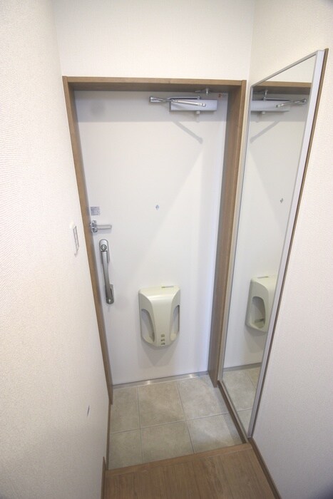 物件内観写真16　(玄関)