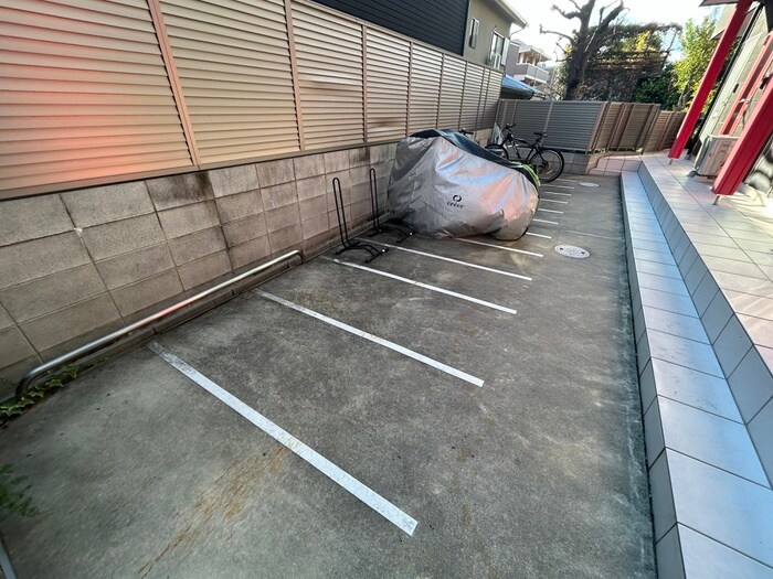 物件外観写真3　(駐輪場)