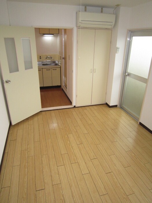 物件内観写真4　(居室)