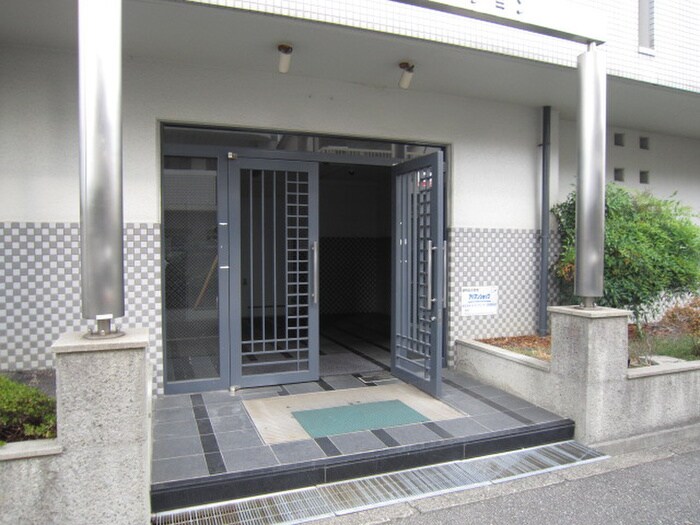 物件外観写真4　(エントランス部分)