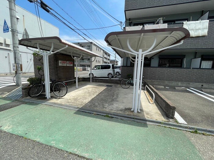 物件外観写真3　(駐輪場)