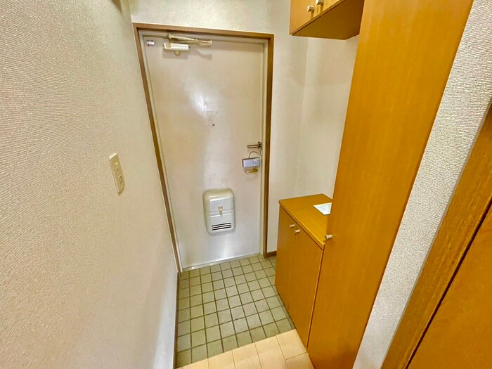 物件内観写真18　(玄関)