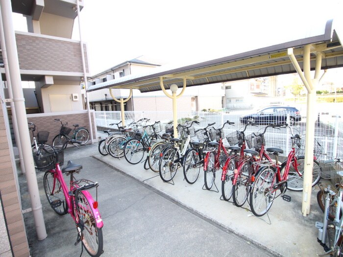 物件外観写真4　(駐輪場)