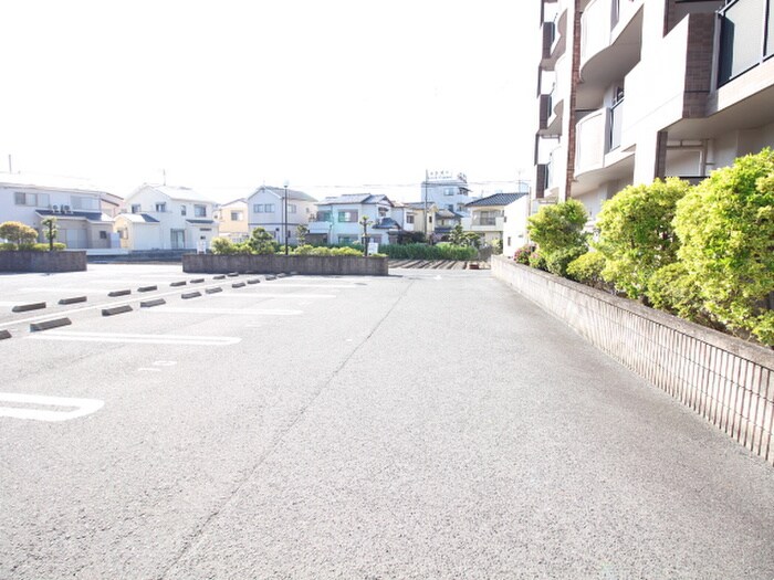物件外観写真5　(駐車場)