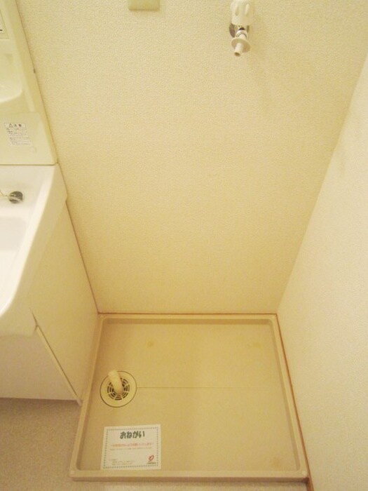 物件内観写真15　(洗濯機置場)