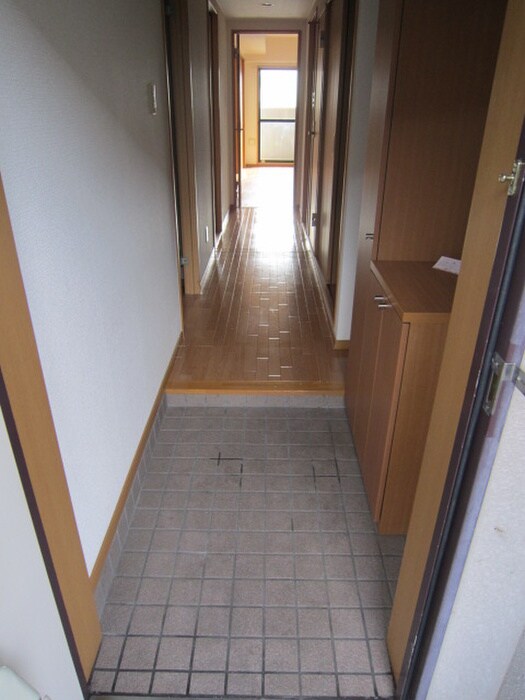 物件内観写真18　(玄関)