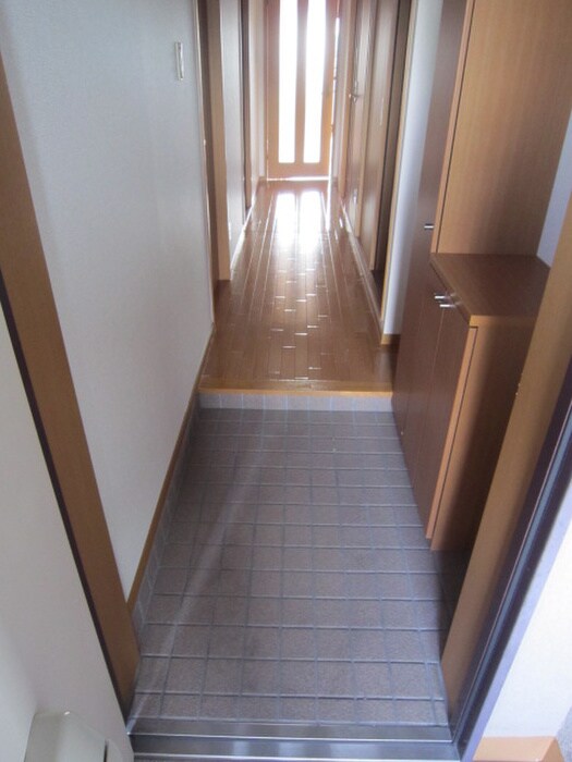 物件内観写真18　(玄関)