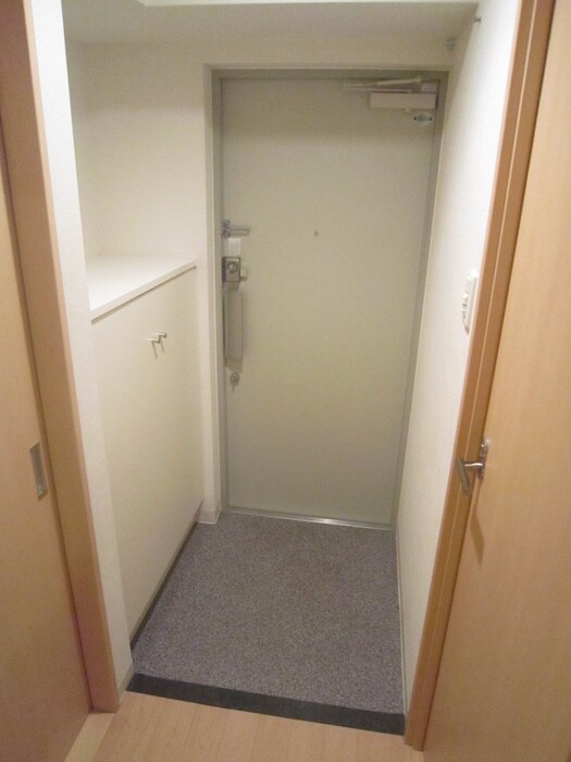 物件内観写真11　(玄関)