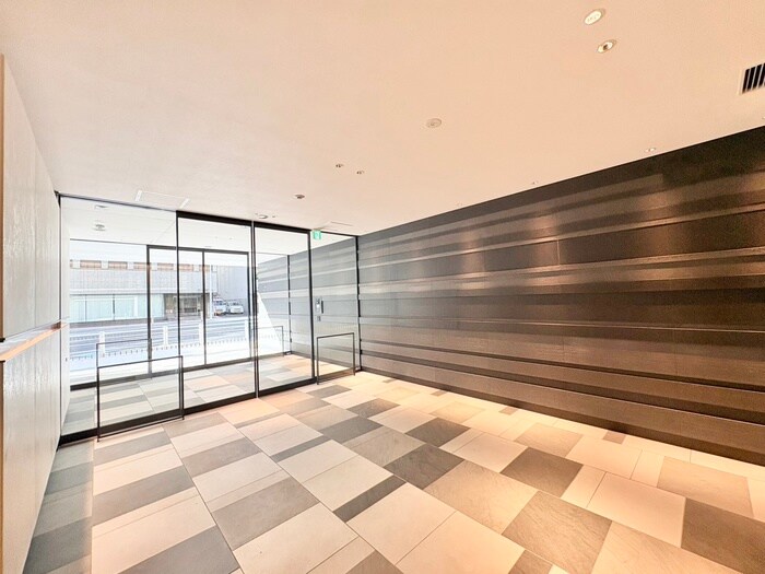 物件外観写真4　(エントランス部分)