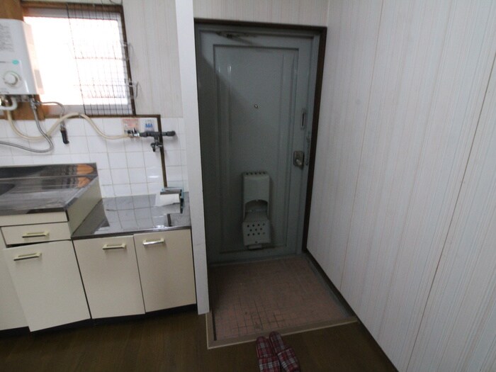 物件内観写真10　(玄関)
