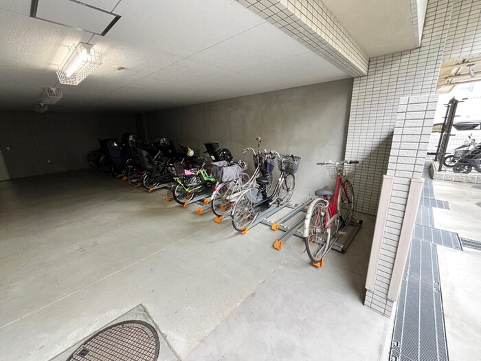 物件外観写真6　(駐輪場)