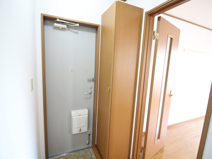 ネオメゾン山九の靴箱