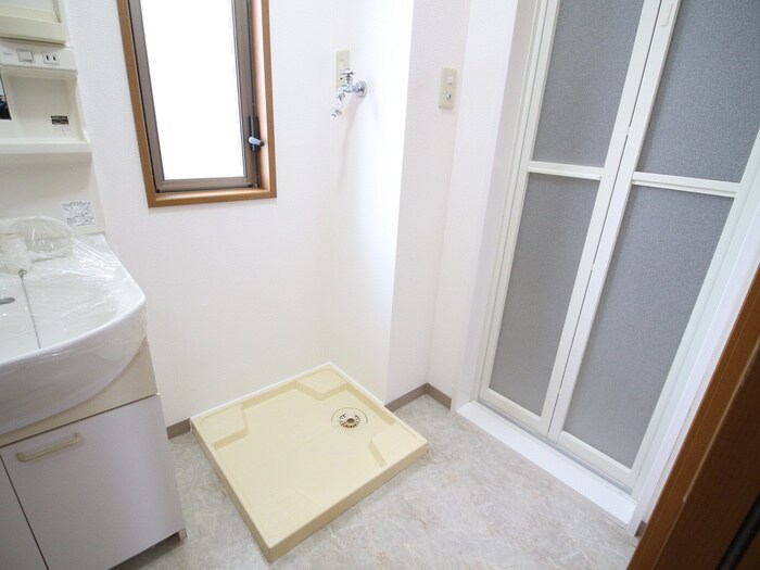 ネオメゾン山九の洗濯機置場