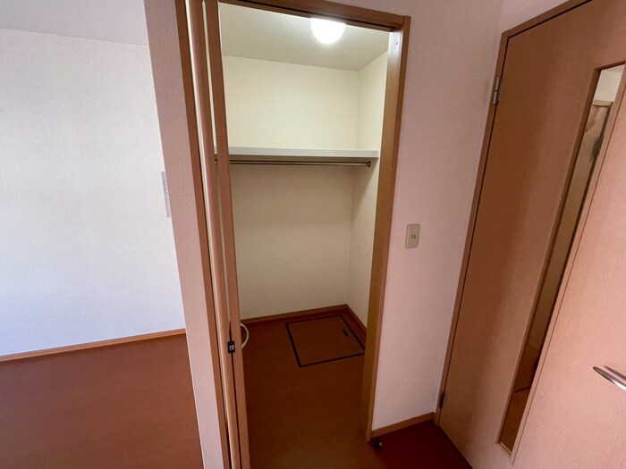 物件内観写真13　(収納)