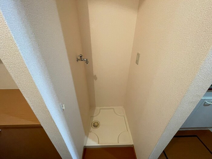 物件内観写真18　(洗濯機置場)