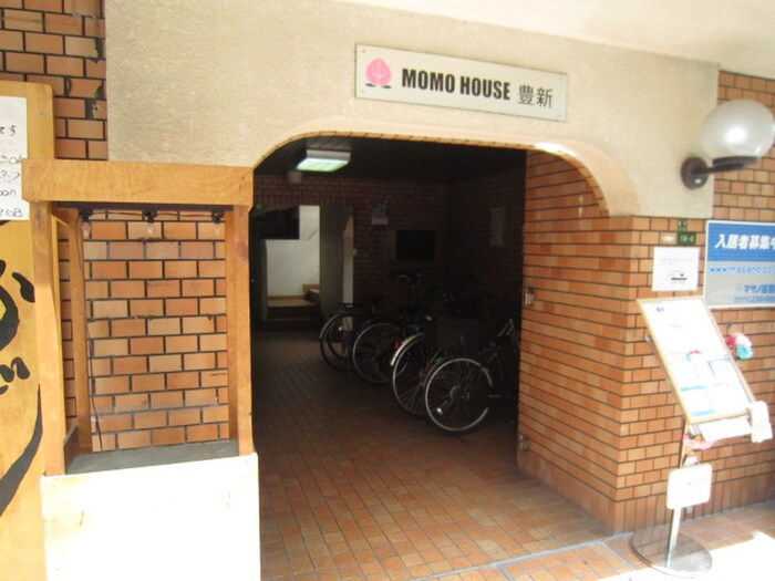 物件外観写真3　(エントランス部分)