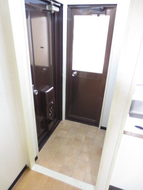 物件内観写真8　(玄関)