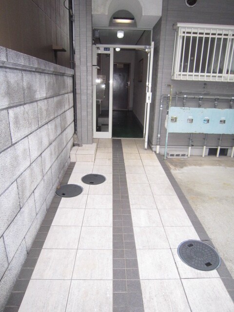 物件外観写真3　(エントランス部分)