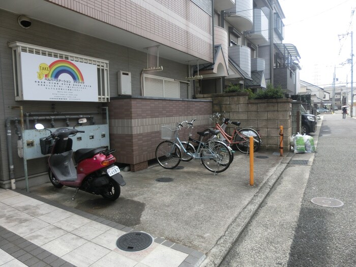 物件外観写真4　(駐輪場)