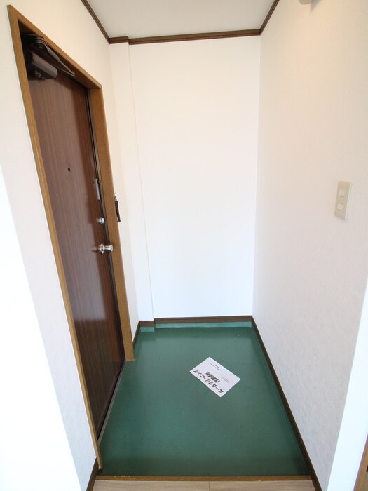 物件内観写真12　(玄関)