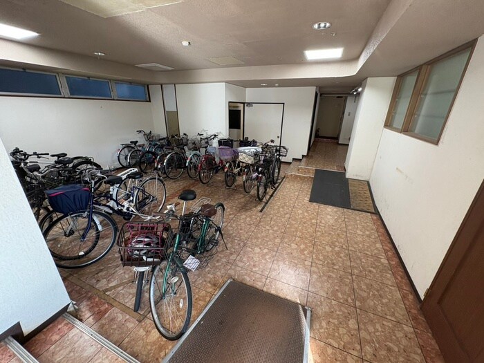 物件外観写真3　(駐輪場)