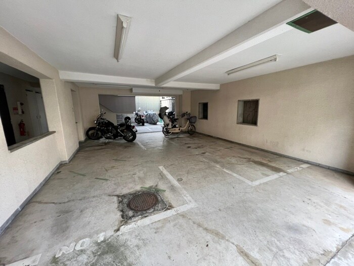 物件外観写真3　(駐輪場)