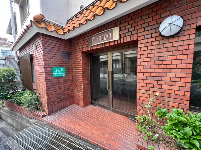 物件外観写真5　(エントランス部分)