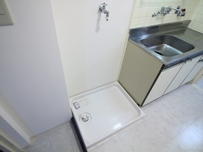 物件内観写真14　(洗濯機置場)