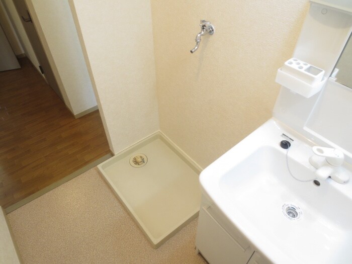 物件内観写真13　(洗濯機置場)