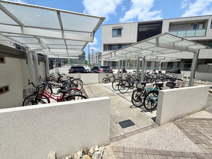 物件外観写真4　(駐輪場)