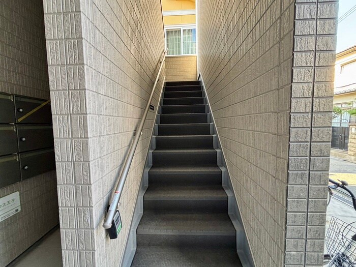 物件外観写真4　(エントランス部分)