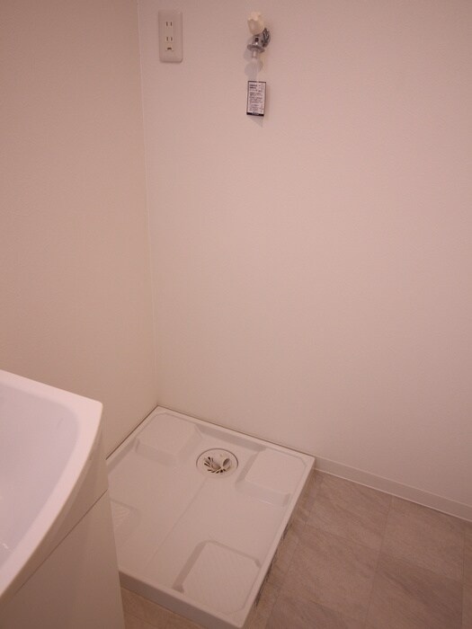 物件内観写真10　(洗濯機置場)