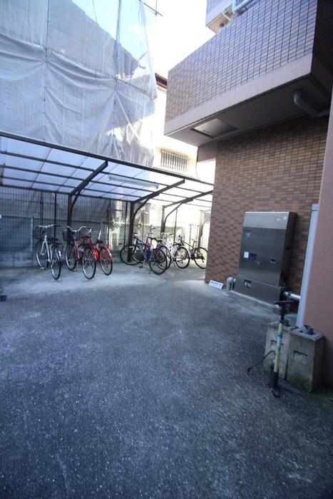 物件外観写真4　(駐輪場)
