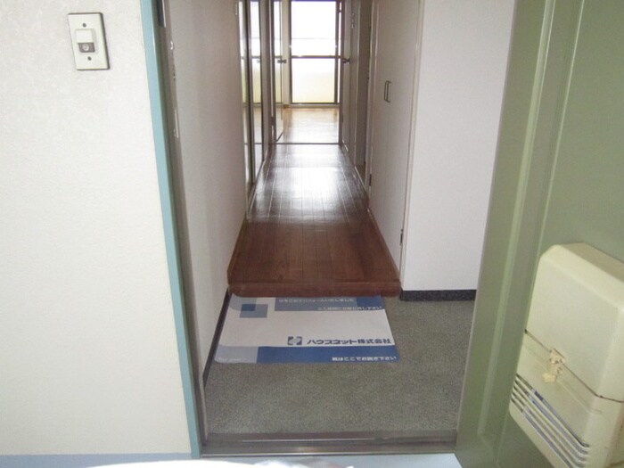 物件内観写真4　(玄関)